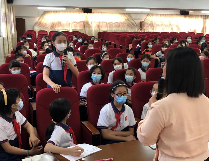 学生参与与讲师的互动.jpg 学生参与与讲师的互动.jpg