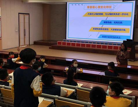 学生分享自己对青春期心理知识的了解.jpg 学生分享自己对青春期心理知识的了解.jpg
