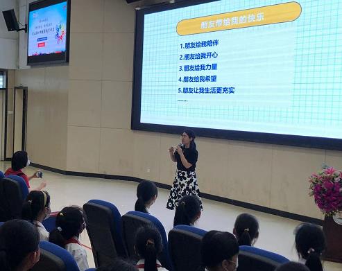 讲师分享讲座的内容.jpg 讲师分享讲座的内容.jpg